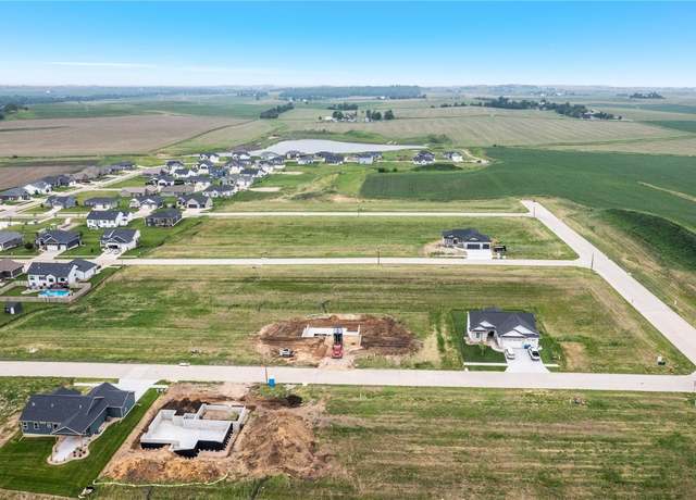 Property at 1523 Eagleview Dr, Fairfax, IA 52228