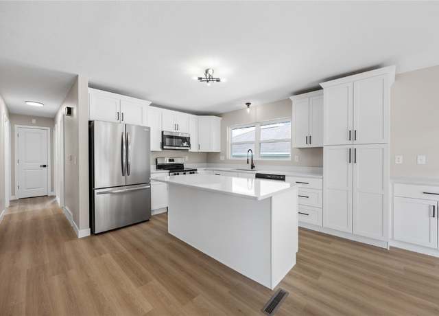 Property at 6612 Boulder Dr, Cedar Rapids, IA 52405, 4 beds, 1.5 baths