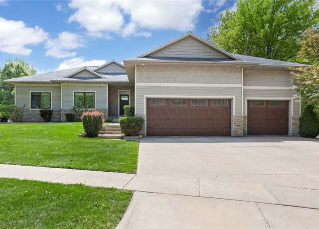 Property at 302 6th St NE, Mt Vernon, IA 52314, 5 beds, 3.5 baths