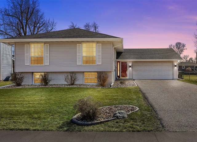 Property at 319 Boyson Rd NE, Cedar Rapids, IA 52402, 4 beds, 2.5 baths