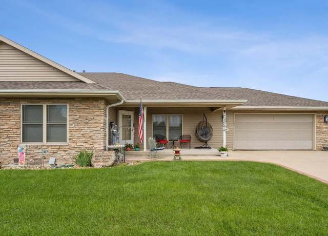 Property at 220 Golfview Ct Ct, Shellsburg, IA 52332, 3 beds, 2.5 baths