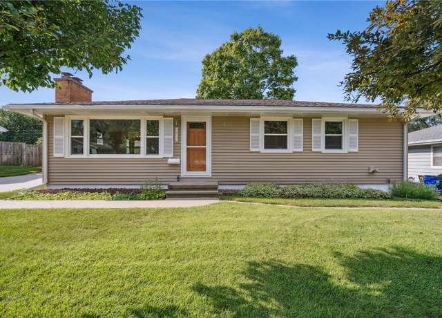 Property at 3833 Clark Rd SE, Cedar Rapids, IA 52403, 3 beds, 2 baths