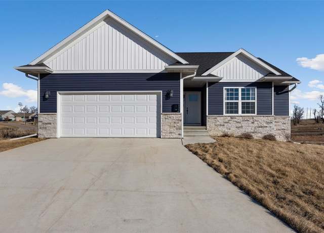 Property at 3121 Golden Gate Ct SW, Cedar Rapids, IA 52404, 4 beds, 3 baths