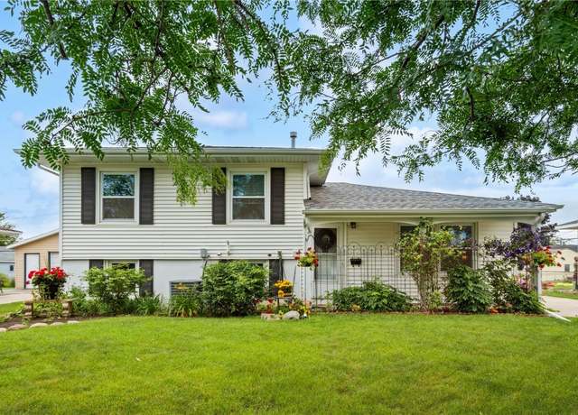 Property at 433 Cherry Hill Rd NW, Cedar Rapids, IA 52405, 3 beds, 1.5 baths