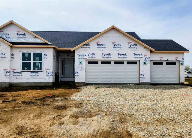 Property at 225 Meadows Field Dr NE, Cedar Rapids, IA 52402, 5 beds, 3 baths