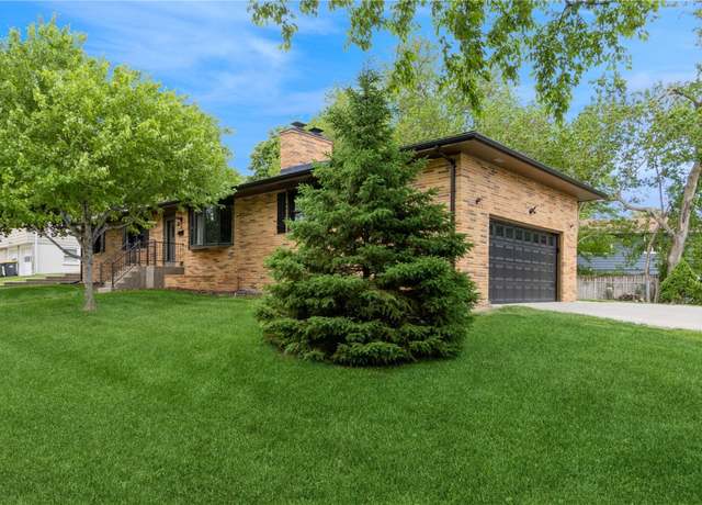 Property at 922 Wylde Green Road Rd, Iowa City, IA 52246, 4 beds, 2.5 baths