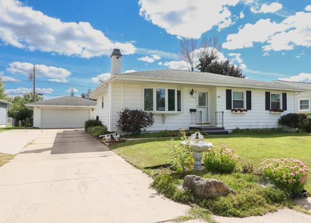 Property at 3013 Sue Ln Ln NW, Cedar Rapids, IA 52405, 3 beds, 3 baths