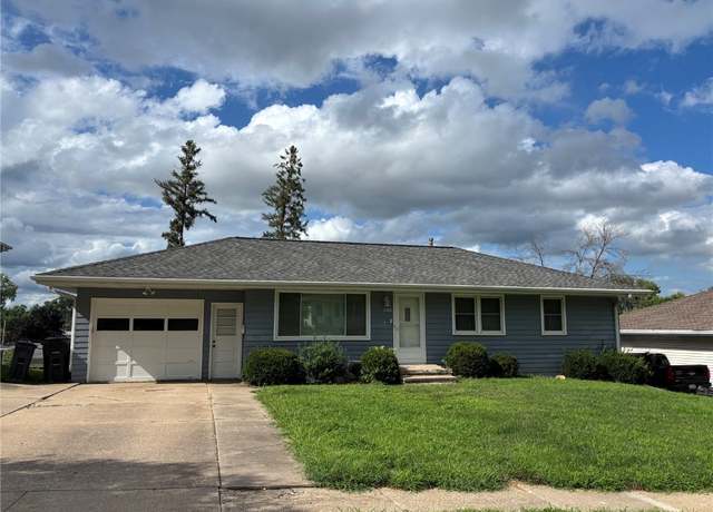 Property at 2100 Carolina Dr NE, Cedar Rapids, IA 52402, 3 beds, 2 baths