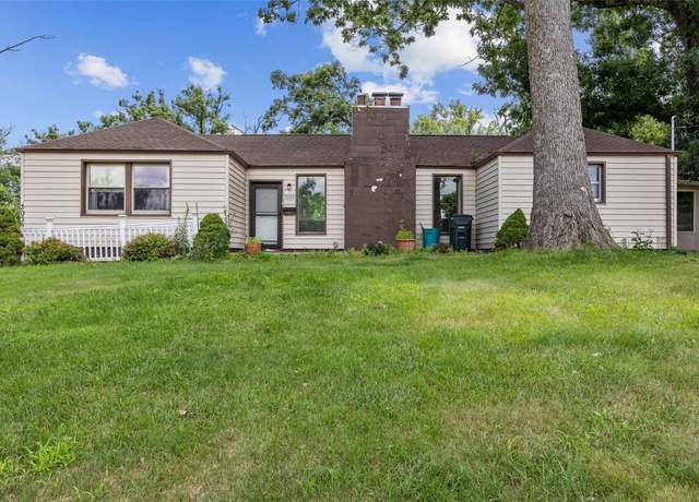 Property at 3035 12th Ave SE, Cedar Rapids, IA 52403, 3 beds, 2.5 baths