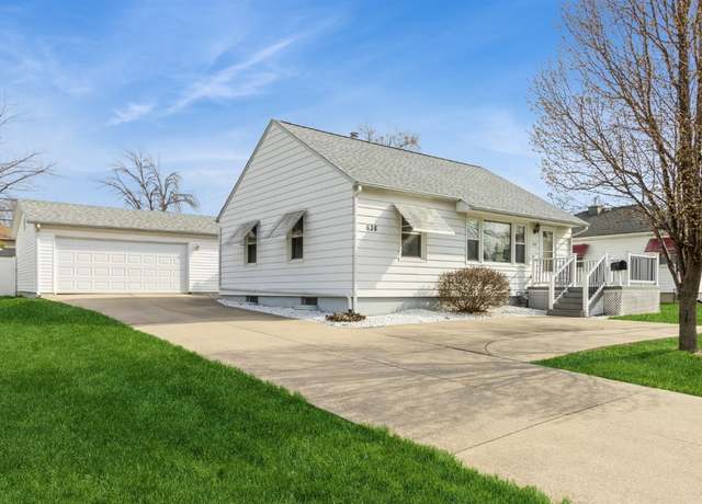 Property at 638 36th St NE, Cedar Rapids, IA 52402, 2 beds, 2 baths
