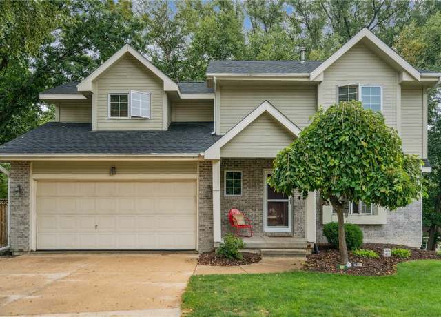 Property at 4811 Willowbend Rd NE, Cedar Rapids, IA 52411, 4 beds, 2.5 baths