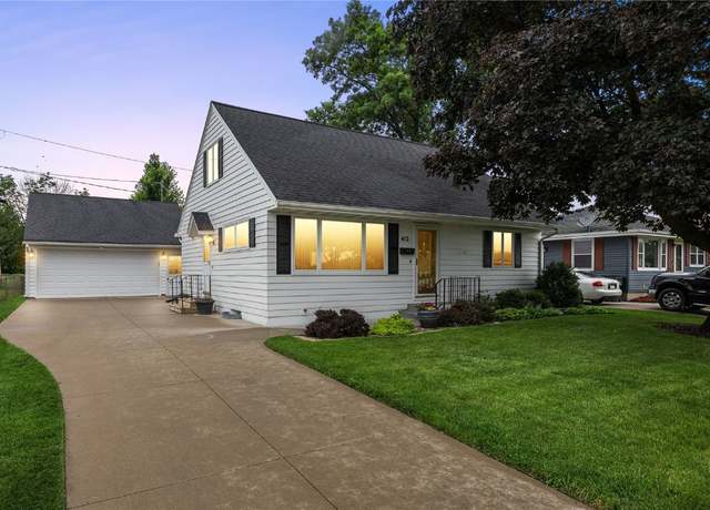 Property at 412 31st St NW, Cedar Rapids, IA 52405, 3 beds, 2 baths
