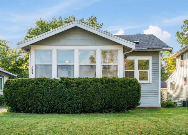 Property at 2523 1st Ave SE, Cedar Rapids, IA 52403, 2 beds, 1 bath