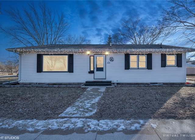 Property at 103 3rd Ave SW, Waverly, IA 50677, 3 beds, 1 bath