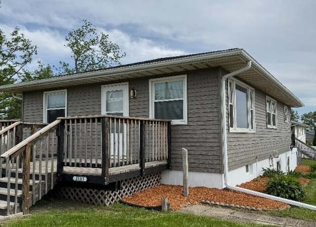 Property at 3105 Wilson Ave SW, Cedar Rapids, IA 52404, 3 beds, 2 baths