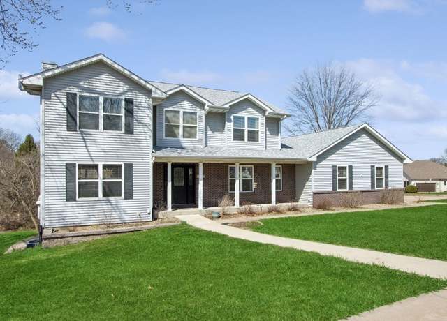 Property at 1648 Red Oak Dr, Coralville, IA 52241, 5 beds, 3.5 baths