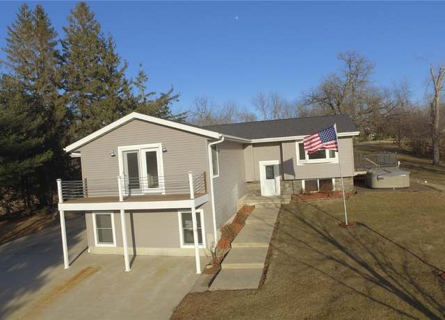 Property at 2713 61st Street Ln, Vinton, IA 52349, 6 beds, 3 baths