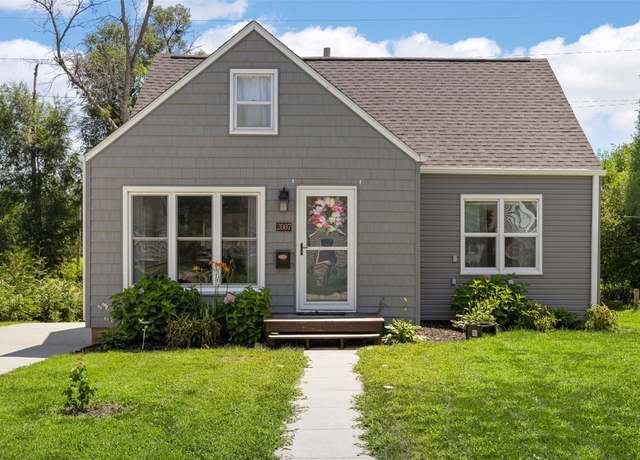 Property at 2007 Franklin Ave NE, Cedar Rapids, IA 52402, 3 beds, 1 bath