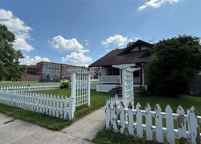 Property at 419 21st St NE, Cedar Rapids, IA 52402, 4 beds, 1.5 baths