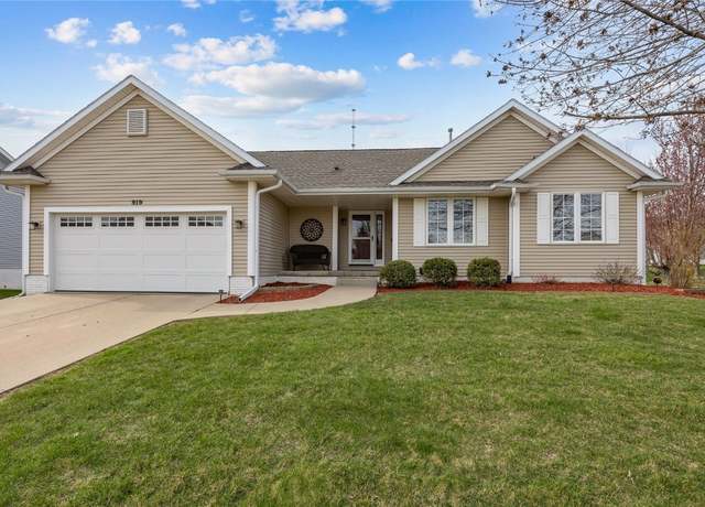 Property at 919 71st St NE, Cedar Rapids, IA 52402, 4 beds, 3 baths