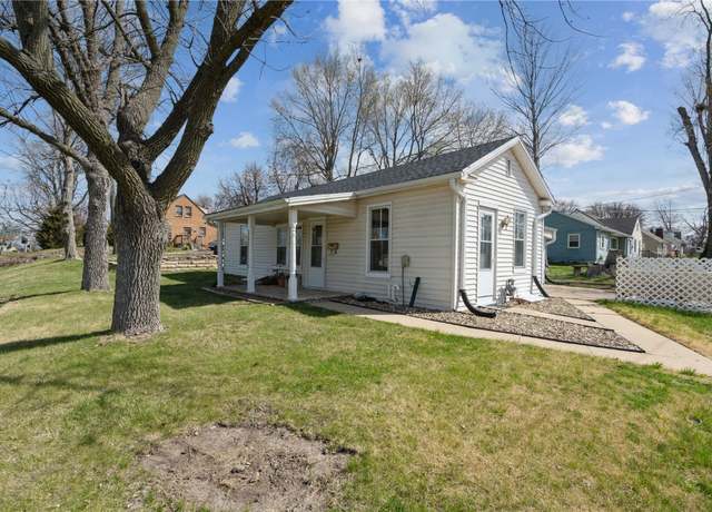 Property at 1702 Oakland Rd Rd, Cedar Rapids, IA 52402, 2 beds, 1 bath