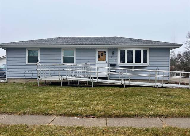 Property at 975 W W 9th Ave Ave, Marion, IA 52302, 3 beds, 1.5 baths