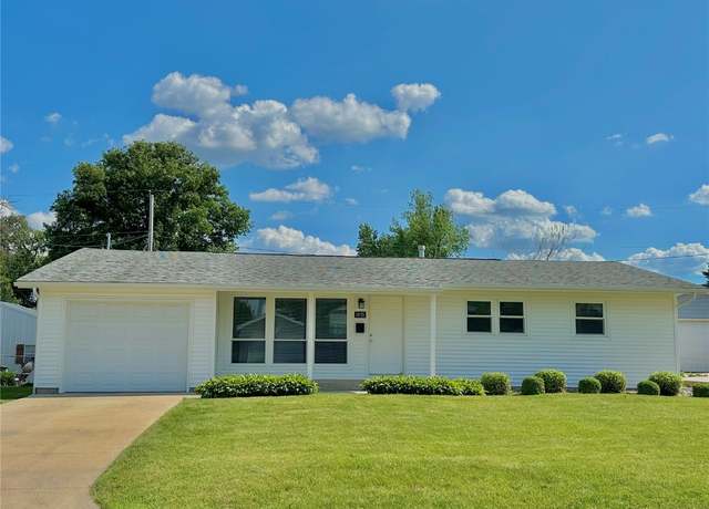 Property at 3025 4th Ave, Marion, IA 52302, 3 beds, 2 baths