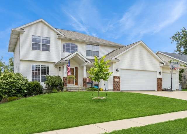 Property at 2815 Oak Crest Ct NW, Cedar Rapids, IA 52405, 5 beds, 3.5 baths