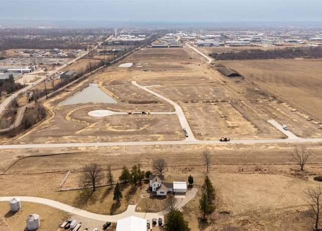 Property at 2910 Hawkeye Dr, Robins, IA 52328