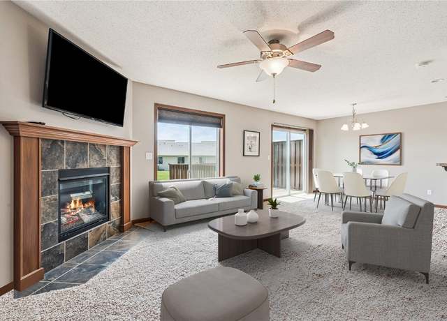 Property at 1019 Acacia Dr, Cedar Rapids, IA 52402, 2 beds, 2.5 baths