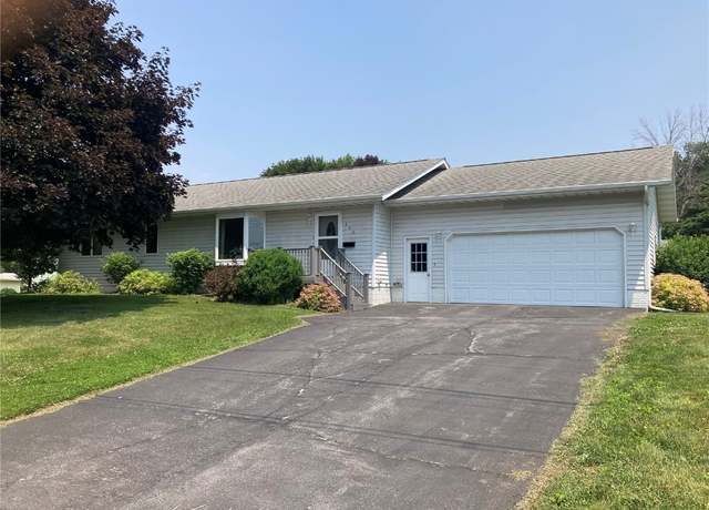 Property at 202 S 9th Ave, Vinton, IA 52349, 3 beds, 2 baths