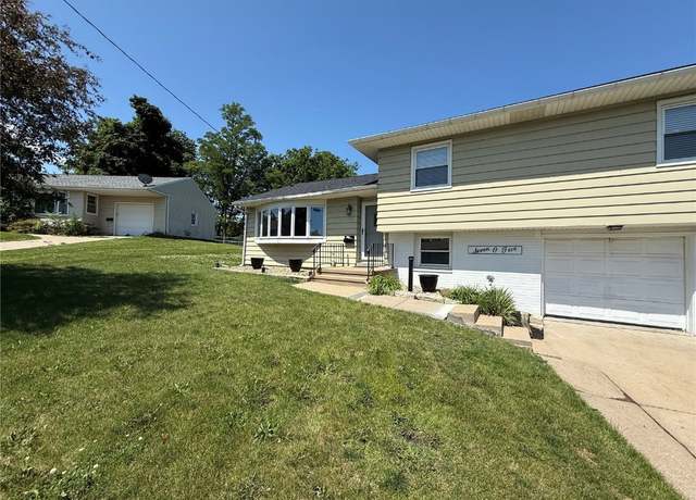 Property at 705 Grant Wood Dr SE, Cedar Rapids, IA 52403, 4 beds, 2 baths