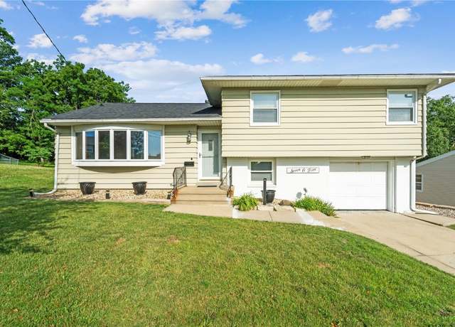 Property at 705 Grant Wood Dr SE, Cedar Rapids, IA 52403, 4 beds, 2 baths
