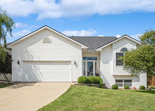 Property at 700 Ashford Dr NE, Cedar Rapids, IA 52402, 4 beds, 3 baths