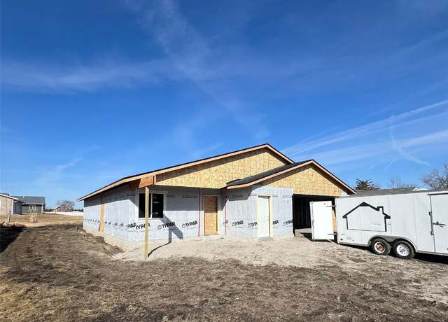 Property at 1205 G Ave, Vinton, IA 52349, 3 beds, 2 baths