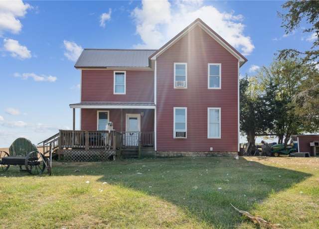 Property at 1082 W Mount Vernon RD Rd, Mt Vernon, IA 52314, 3 beds, 1.5 baths