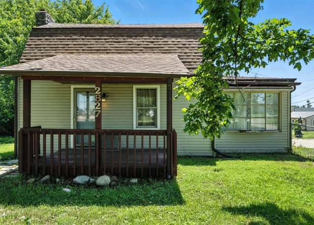 Property at 2827 Wilson Ave SW, Cedar Rapids, IA 52404, 2 beds, 2 baths