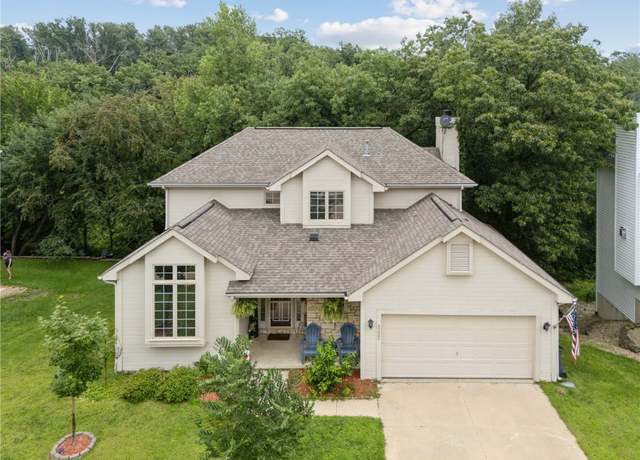 Property at 3322 Riverside Dr NE, Cedar Rapids, IA 52411, 4 beds, 3.5 baths