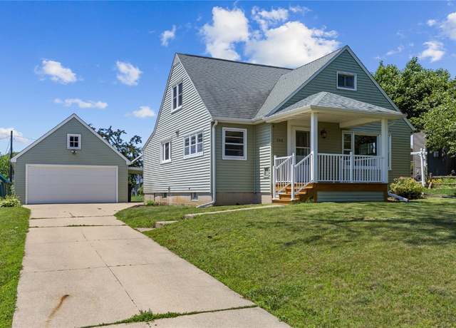Property at 340 18th St NW, Cedar Rapids, IA 52405, 4 beds, 2.5 baths