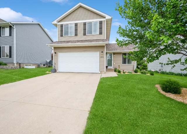 Property at 3375 Lennon Ln, Marion, IA 52302, 3 beds, 2.5 baths