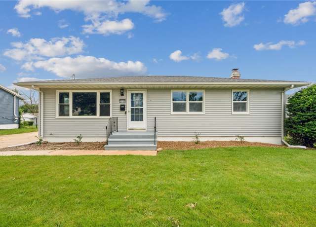 Property at 2645 25th Ave, Marion, IA 52302, 3 beds, 2 baths