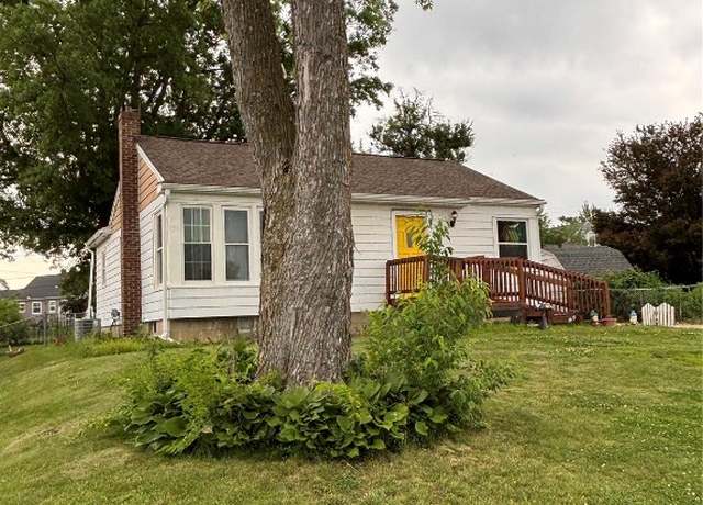 Property at 143 21st St SW, Cedar Rapids, IA 52404, 2 beds, 1.5 baths