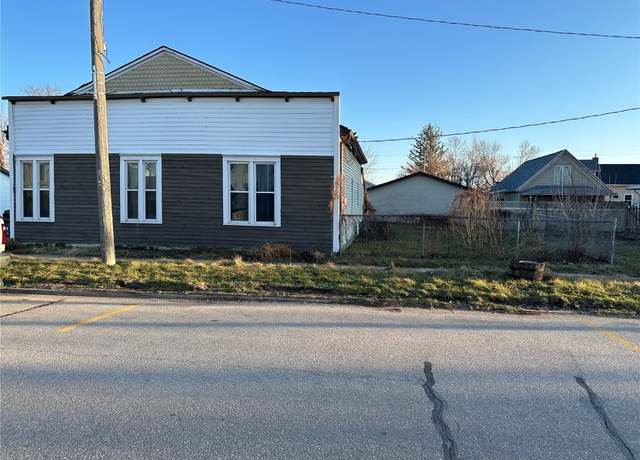 Property at 113-113 1/2 Vinton St, Palo, IA 52324, 1 bed, 1 bath