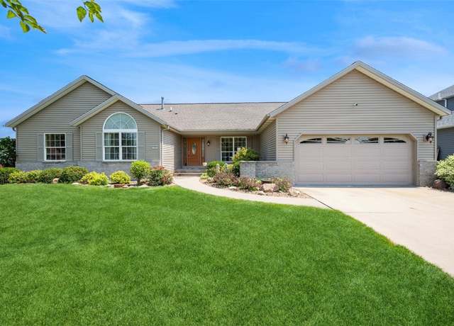 Property at 1985 39th St, Marion, IA 52302, 3 beds, 2.5 baths