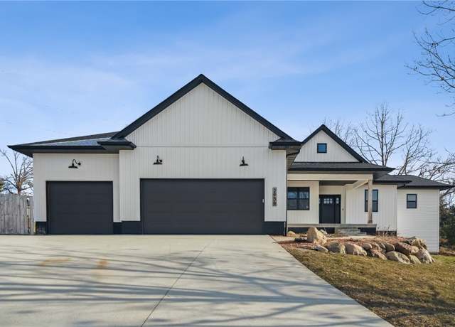 Property at 2939 Diamondhead Cir, Hiawatha, IA 52233, 5 beds, 3.5 baths