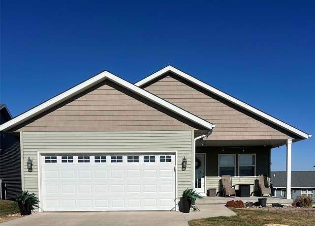 Property at 112 Viking Dr, Vinton, IA 52349, 4 beds, 3 baths