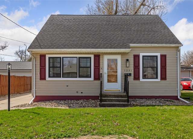 Property at 1231 Center St St NE, Cedar Rapids, IA 52402, 3 beds, 2 baths