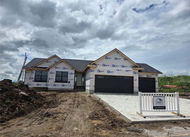 Property at 3339 Center Ct, Robins, IA 52328, 3 beds, 2 baths