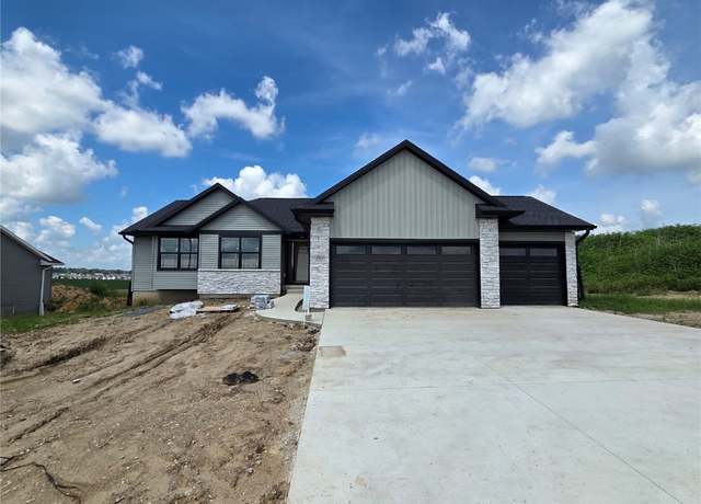 Property at 3339 Center Ct, Robins, IA 52328, 3 beds, 2 baths