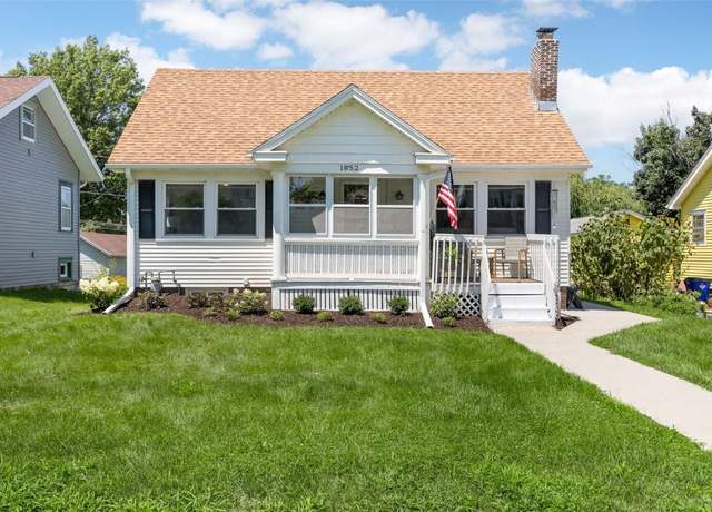 Property at 1852 D Ave, Cedar Rapids, IA 52402, 3 beds, 2 baths